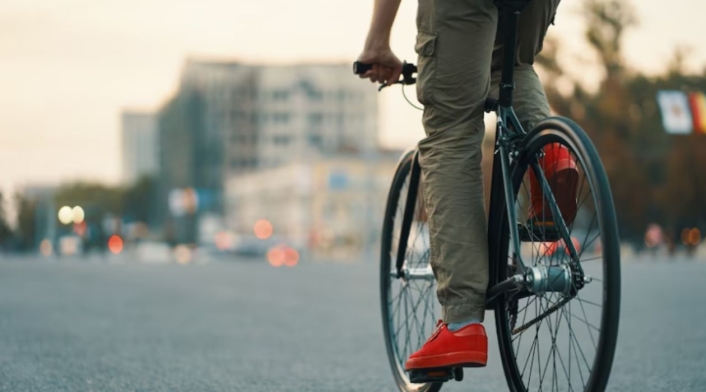 Robo de bicicletas en Kennedy Hombre montando en bicicleta- imagen de referencia