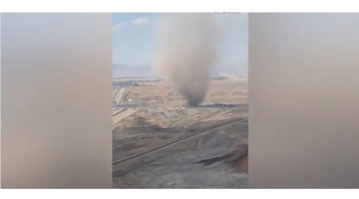 Descontrolado tornado que elevó arena a varios metros de altura