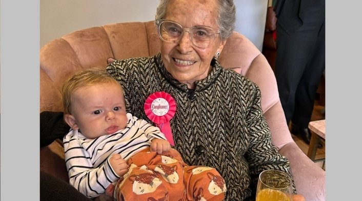 Lucy Nieto cumple 100 años de vida y amor por su familia y el periodismo