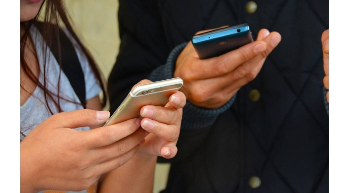 Una pregunta muy recurrente es si las empresas pueden o no prohibir el uso del celular en el trabajo.