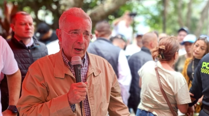 Álvaro Uribe Vélez, expresidente de Colombia Álvaro Uribe Vélez, expresidente de Colombia