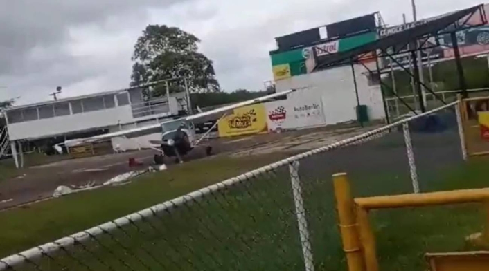 Avioneta aterrizó de emergencia en pista de autódromo Avioneta aterrizó de emergencia en pista de autódromo