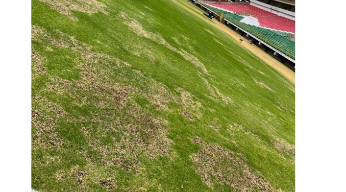 Polémica por mal estado de cancha en un estadio en Colombia Polémica por mal estado de cancha en un estadio en Colombia