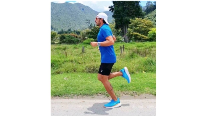 Correr actividad física: ejercicios básicos inicio running Correr actividad física: ejercicios básicos inicio running