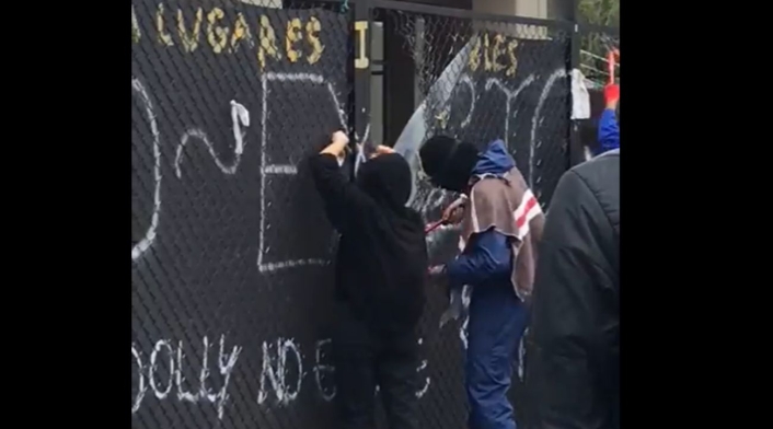 Encapuchado contra universidad Nacional Encapuchado contra universidad Nacional