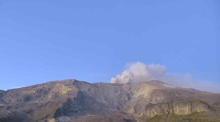 Se reactivó el Volcán Nevado del Ruiz: cae ceniza en varios municipios Se reactivó el Volcán Nevado del Ruiz: cae ceniza en varios municipios