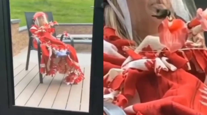 Niña se disfrazó de flor para poder ver de cerca a los colibríes