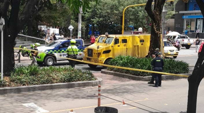 Posible artefacto explosivo frente al Centro Comercial Andino Posible artefacto explosivo frente al Centro Comercial Andino