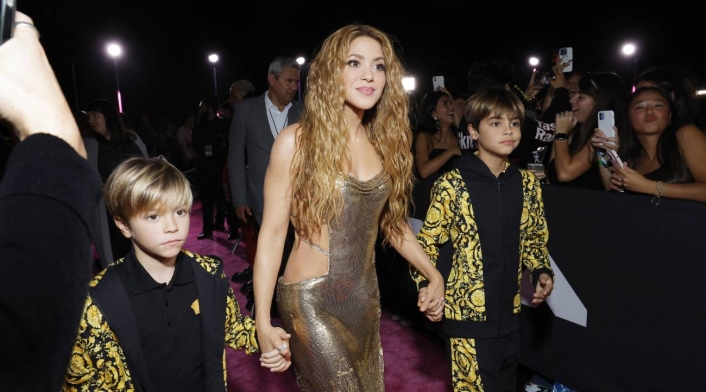 Shakira y sus hijos Shakira y sus hijos