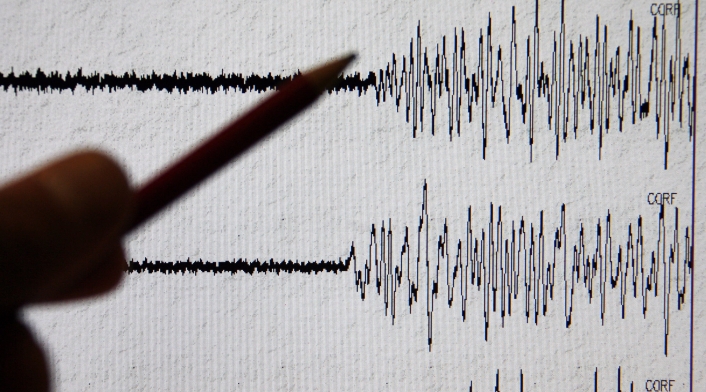 Al menos 111 muertos en un terremoto en China Al menos 111 muertos en un terremoto en China