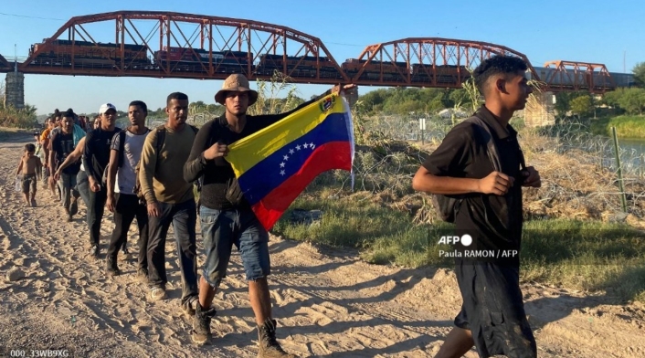 Venezolanos tratan de cruzar a Estados Unidos Venezolanos tratan de cruzar a Estados Unidos