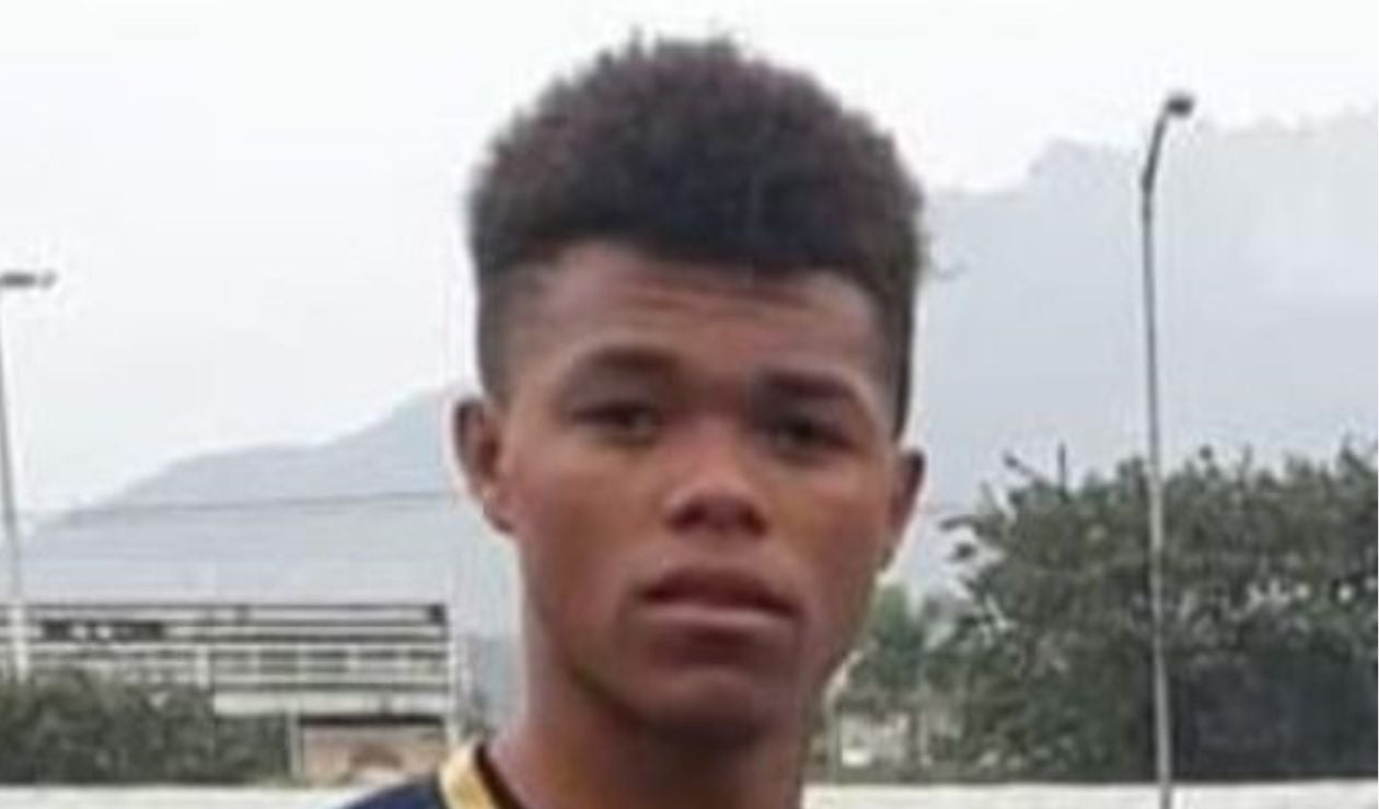 Futbolista colombiano está en coma tras recibir golpiza Futbolista colombiano está en coma tras recibir golpiza