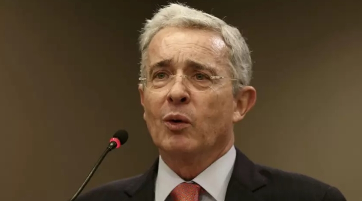 Álvaro Uribe Vélez Álvaro Uribe Vélez