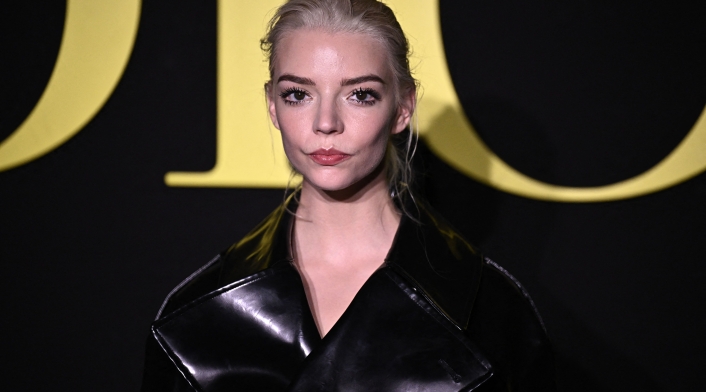 Anya Taylor-Joy durante el fashion show de Christian Dior