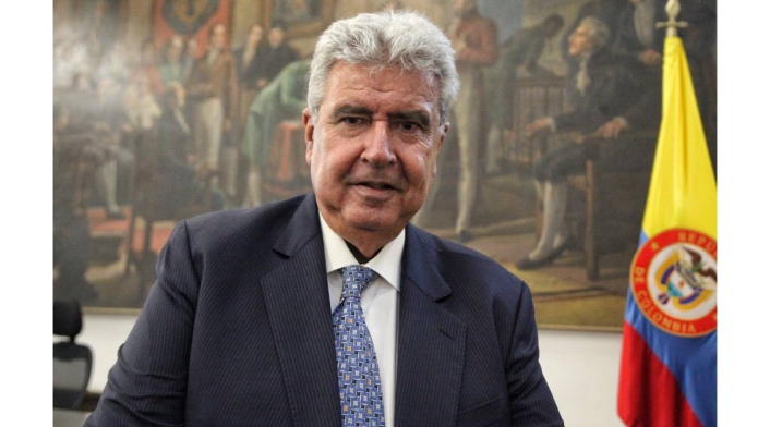 Fernando Molina, presidente de RCN Radio, condecorado por el Concejo de Bogotá.