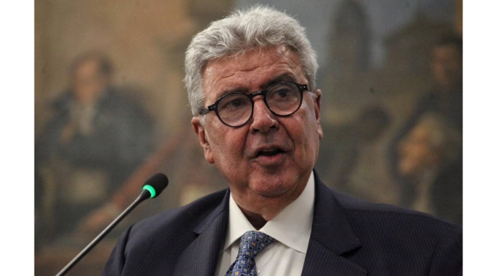 Fernando Molina, presidente de RCN Radio, condecorado por el Concejo de Bogotá.