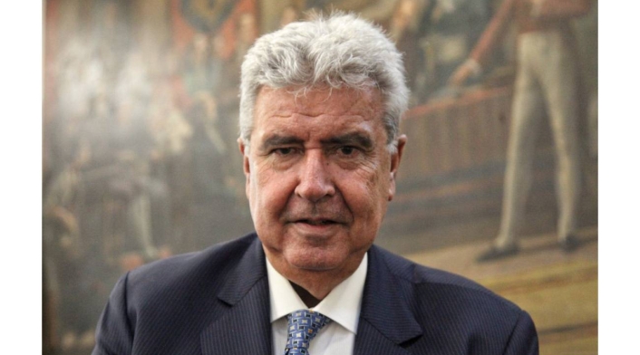 Fernando Molina, presidente de RCN Radio, condecorado por el Concejo de Bogotá.