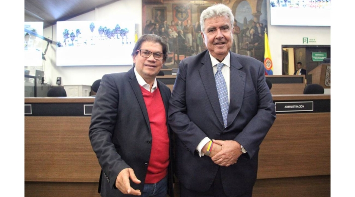 Fernando Molina, presidente de RCN Radio, condecorado por el Concejo de Bogotá.