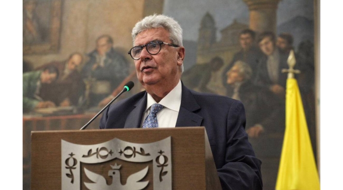 Fernando Molina, presidente de RCN Radio, condecorado por el Concejo de Bogotá.