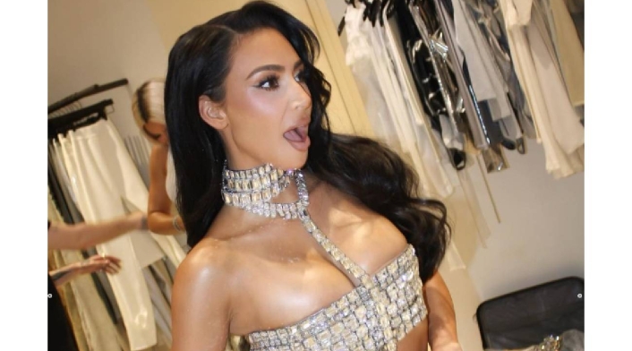 Kim Kardashian Kim Kardashian recibe críticas por confundir banderas en Tiktok