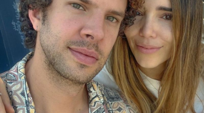 Raúl Ocampo hace dedicatoria a Alejandra Villafañe Raúl Ocampo y Alejandra Villafañe