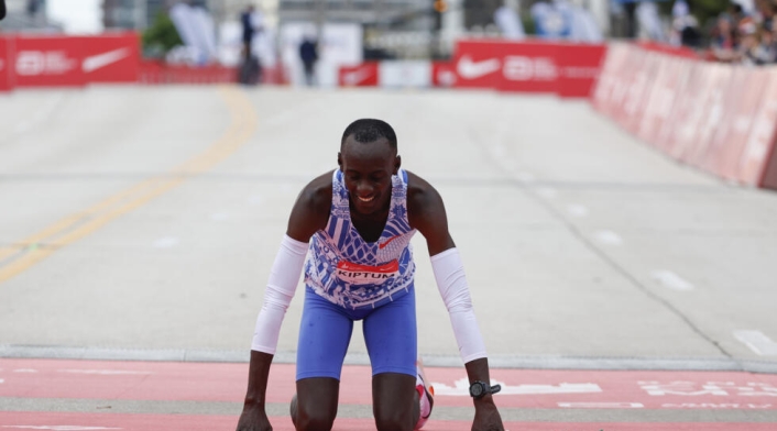 Kelvin Kiptum estableció el récord mundial de maratón Kelvin Kiptum estableció el récord mundial de maratón
