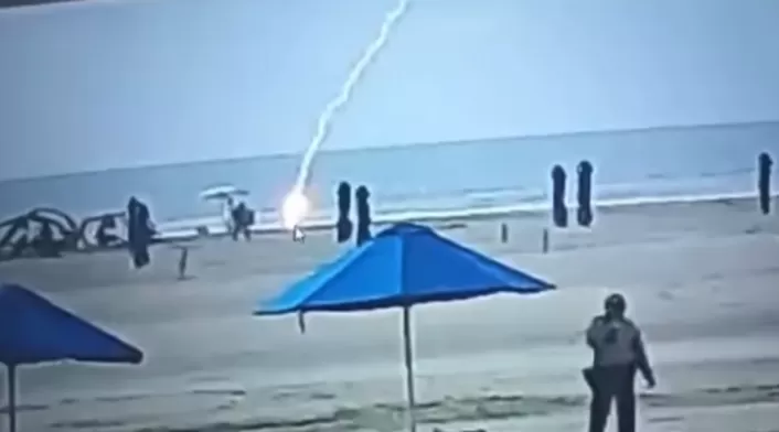 Turista murió tras ser impactada por un rayo en famosa playa de Cartagena Turista murió tras ser impactada por un rayo en famosa playa de Cartagena