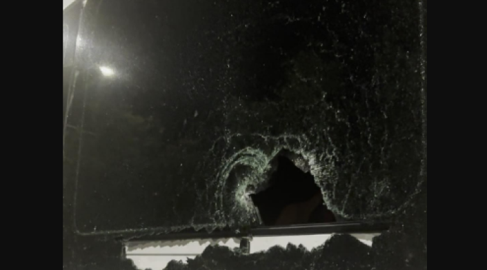 Así quedó la ventana del vehículo