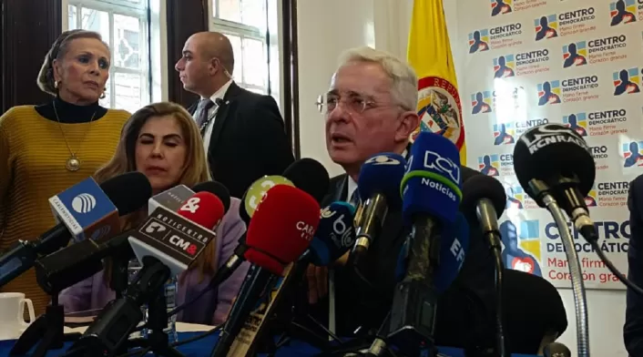 “Creará desconfianza en Colombia”: Álvaro Uribe “Creará desconfianza en Colombia”: Álvaro Uribe