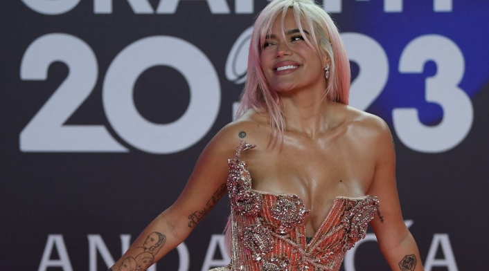 Karol G terminó de responder en entrevista llorando por los Latin Grammy Karol G en los Latin Grammy
