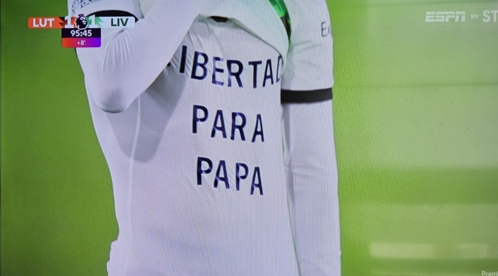 Luis Díaz dedica el gol a su papá Luis Díaz dedica el gol a su papá