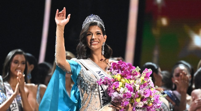 Miss Universo Sheynnis Palacios Miss Universo Sheynnis Palacios celebrando su corona