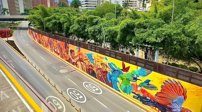 La pintura está sobre la pared de todo el túnel