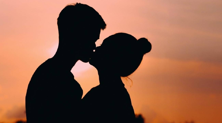 Beso de mamá e hijo Beso de mamá e hijo