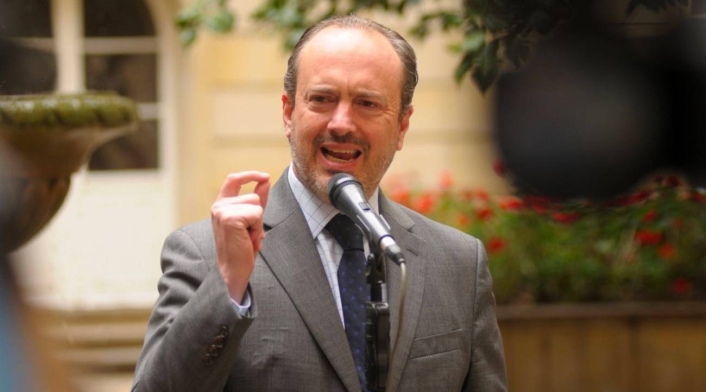 Luis Guillermo Vélez Luis Guillermo Vélez
