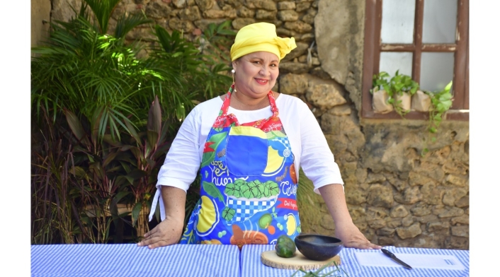 Mujer beneficiada por el turismo en el Atlántico Mujer beneficiada por el turismo en el Atlántico