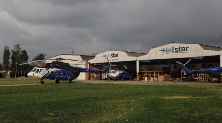Tripulación de la empresa Helistar que apoya la extinción de incendios desde el aire Tripulación de la empresa Helistar que apoya la extinción de incendios desde el aire