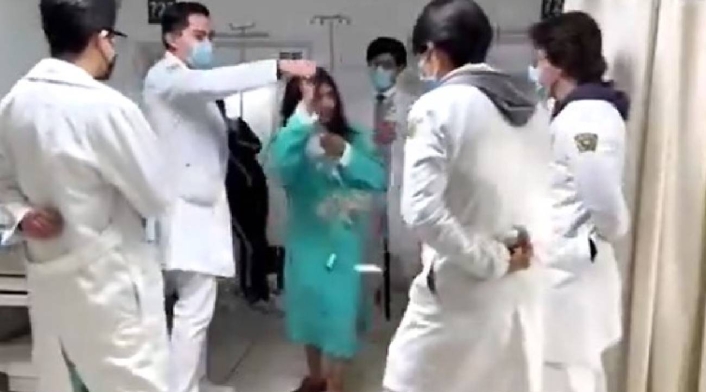 15 años mujer hospitalizada 15 años mujer hospitalizada