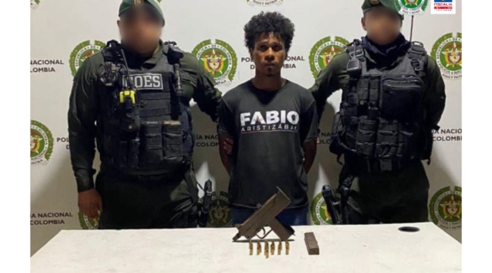 Hombre que portaba una mini uzi en Cartagena fue capturado Hombre que portaba una mini uzi en Cartagena fue capturado
