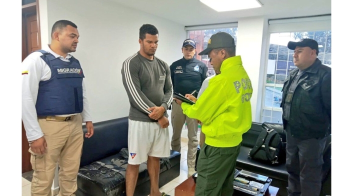 Ecuador deporta a Colombia al líder del Frente Oliver Sinisterra de las disidencia Farc Ecuador deporta a Colombia al líder del Frente Oliver Sinisterra de las disidencia Farc