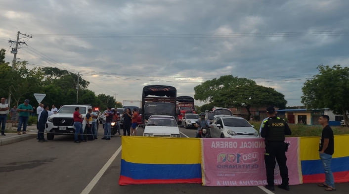 Con paso restringido, así continúa la vía Neiva-Bogotá tras bloqueos por manifestantes
