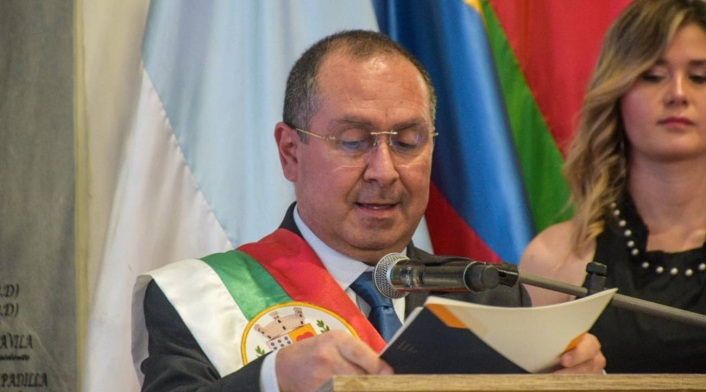 Gustavo Vélez, alcalde de Tuluá Gustavo Vélez, alcalde de Tuluá