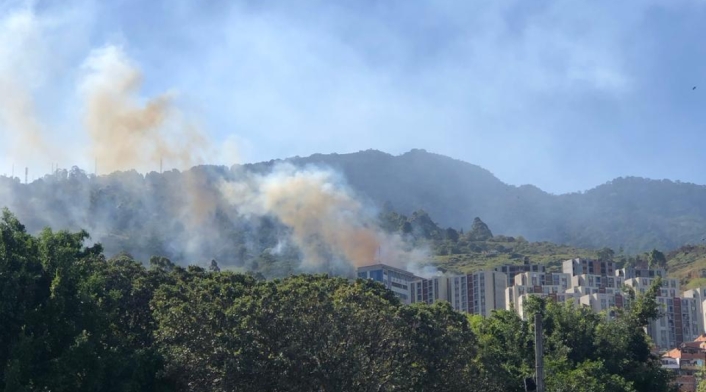 Incendio forestal en Villatina.