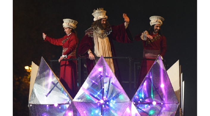 Reyes Magos Polémica en Madrid por un rey mago pintado de negro