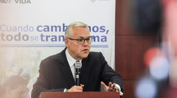 Ministro de justicia Néstor Osuna