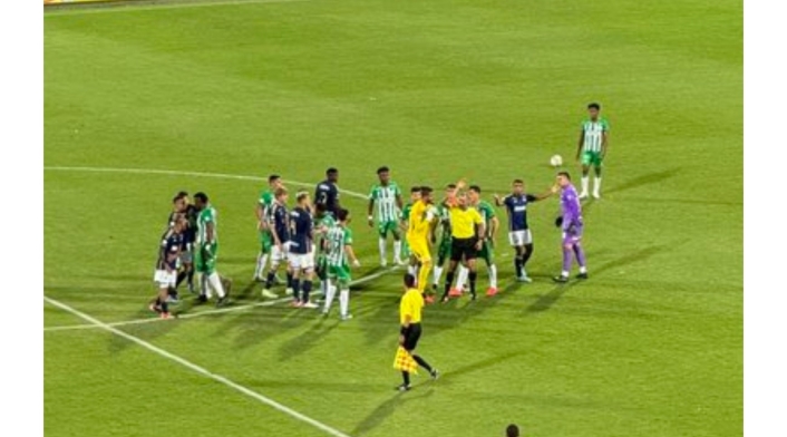 Insólito: Expulsan a los dos arqueros en Nacional vs Millonarios Insólito: Expulsan a los dos arqueros en Nacional vs Millonarios