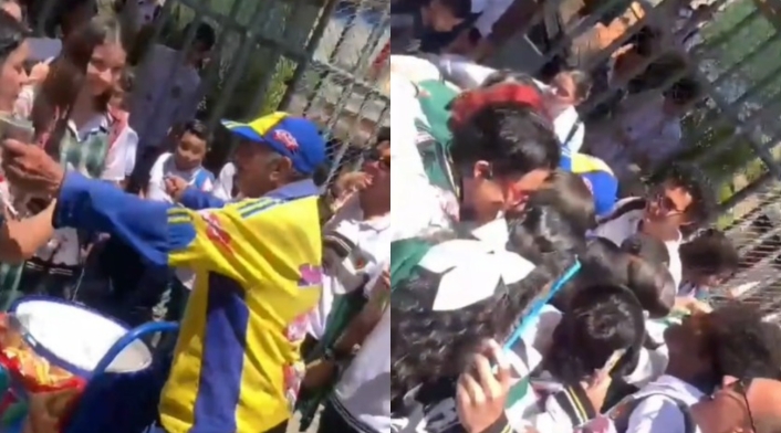 Gesto con señor de BonIce Gesto con señor de BonIce