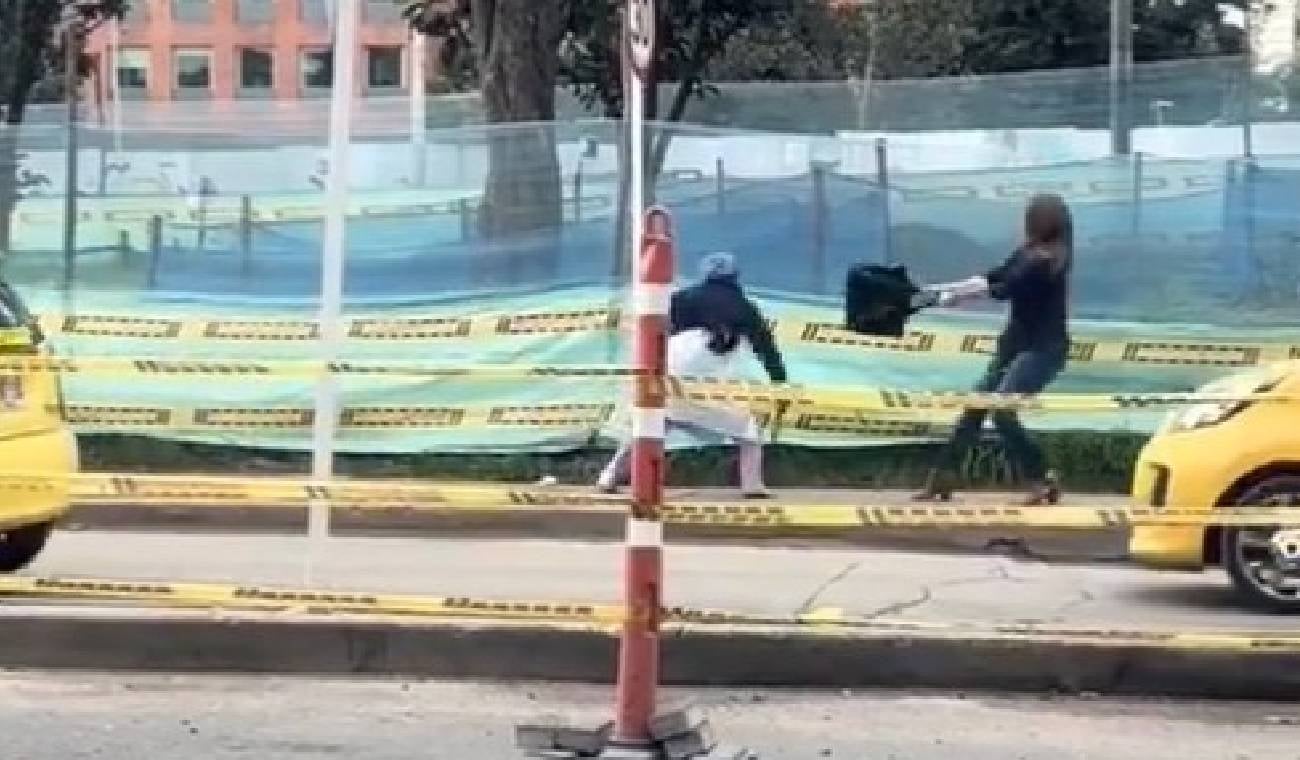 Confrontación en Bogotá: Mujer se enfrenta a agresiones de habitante de calle imagen de la publicación