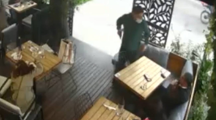 robo_en_restaurante.jpg robo_en_restaurante.jpg