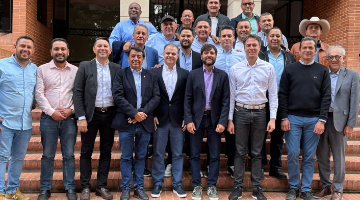 El encuentro de los exalcaldes tuvo lugar en Bogotá